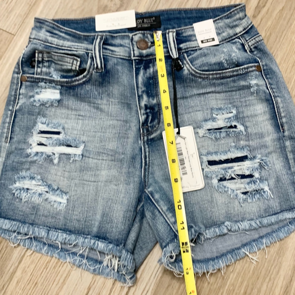 Judy Blue NEW Lone Star Light Wash Patched Jean Denim Shorts Mid Rise Small 3/5 - Picture 7 of 9